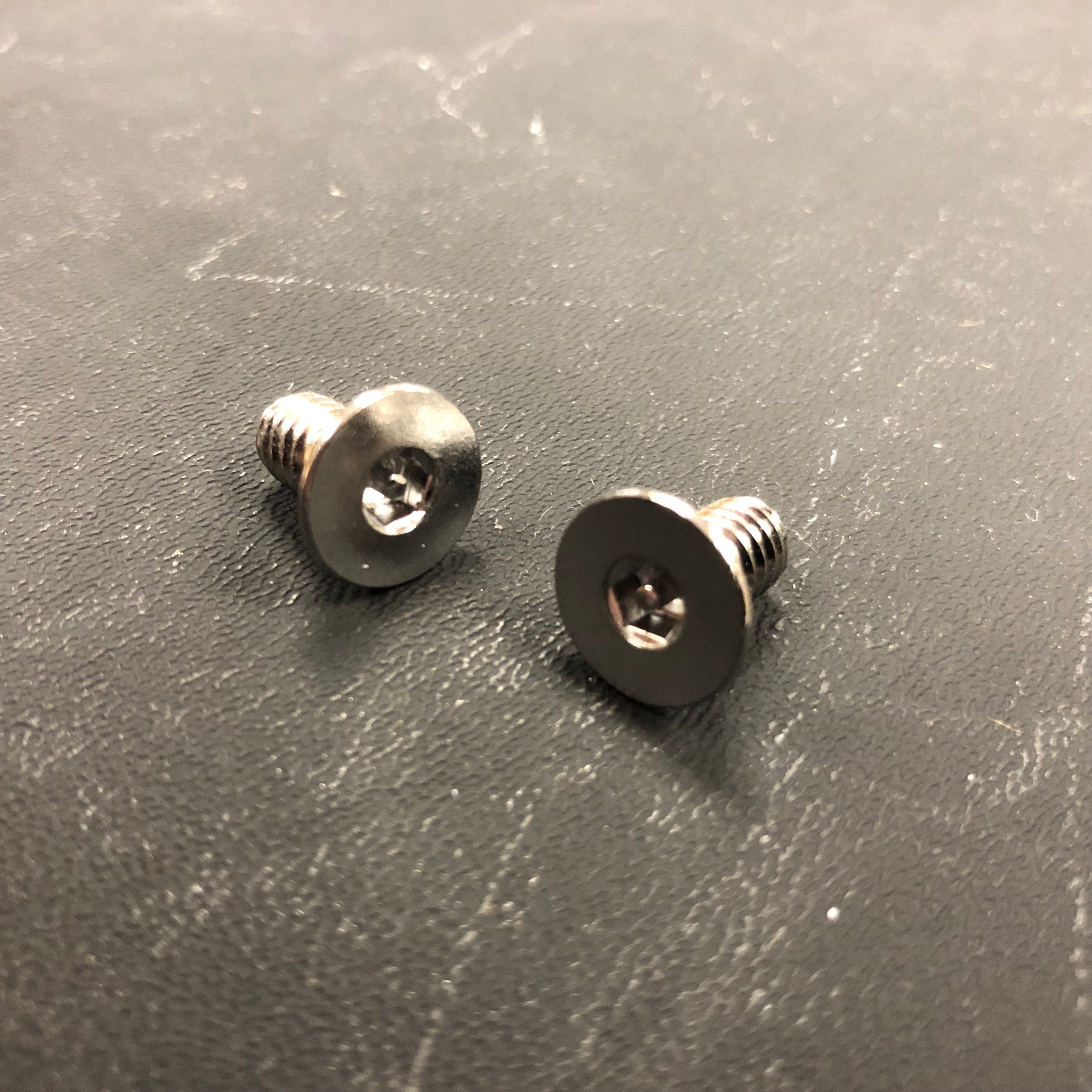 XL_Cover_Bolts_2_c48ada14-4afb